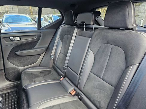 Used 2020 Volvo XC40 T5 R-Design w/ Protection Package image 19