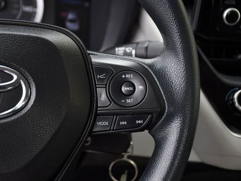 Used 2022 Toyota Corolla LE image 9