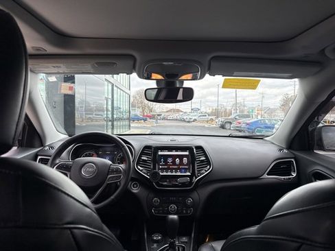 Used 2019 Jeep Cherokee Limited image 12