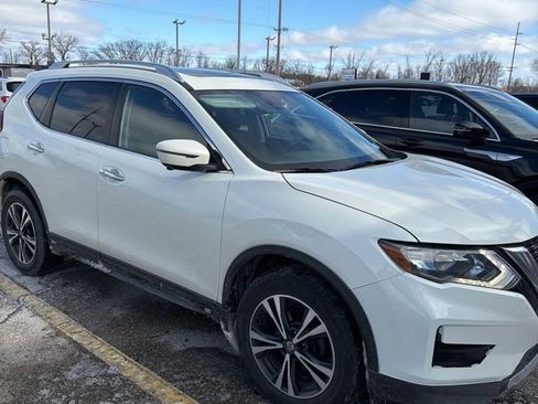Used 2019 Nissan Rogue SV w/ Sun & Sound Touring Package image 4