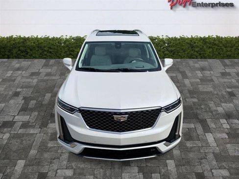 Used 2022 Cadillac XT6 Premium Luxury w/ Technology Package FWD image 7