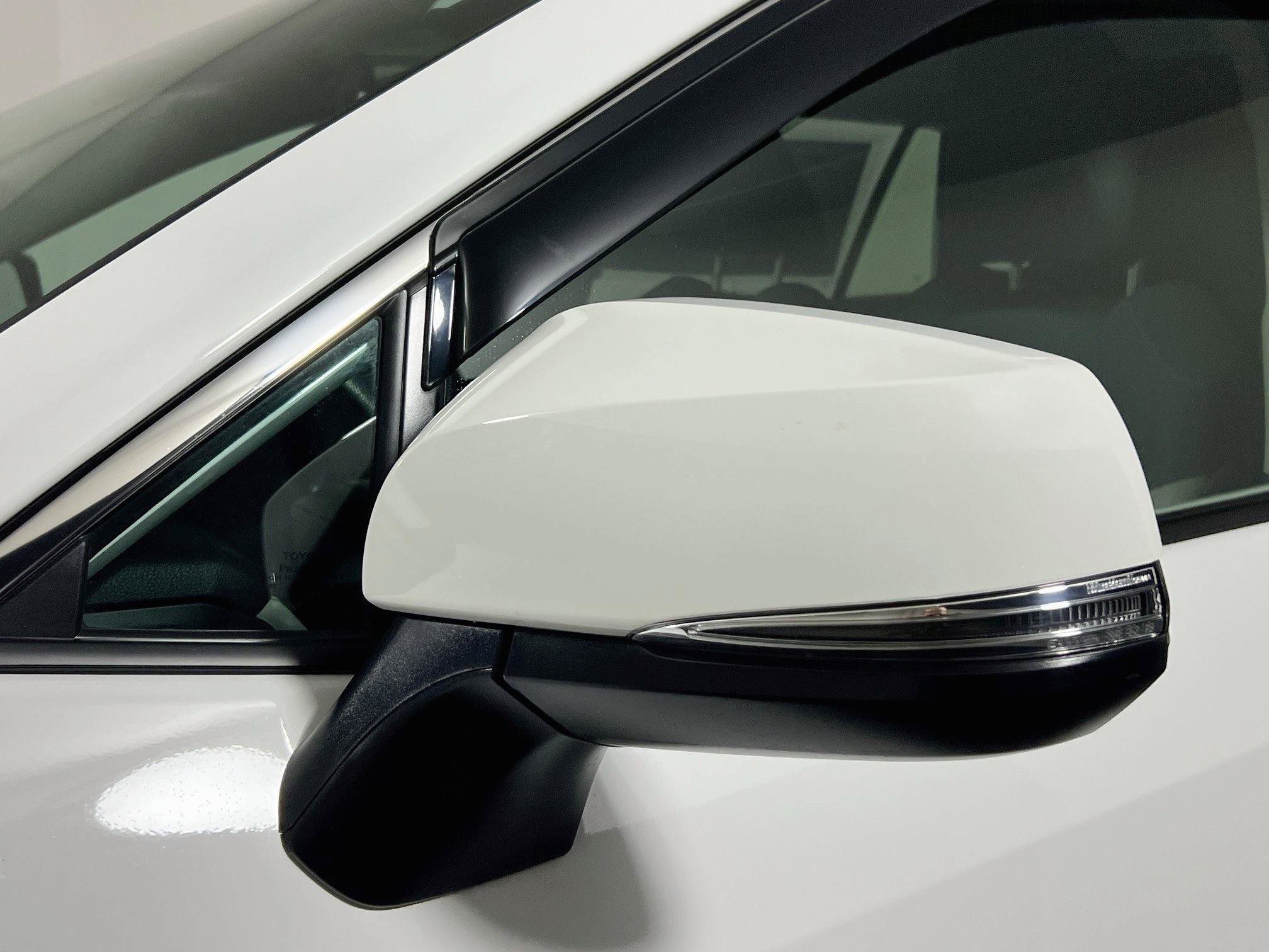 Used 2025 Toyota RAV4 XLE w/ Convenience Package FWD image 12