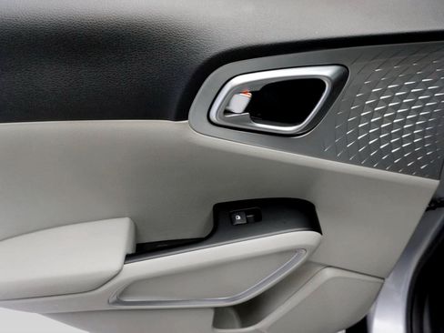 Used 2021 Kia Soul LX FWD image 15