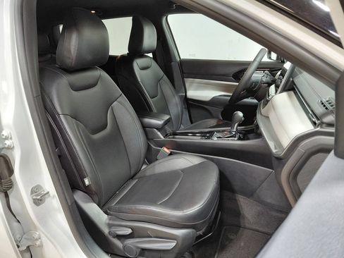 Certified 2025 Jeep Compass Limited AWD/4WD image 27