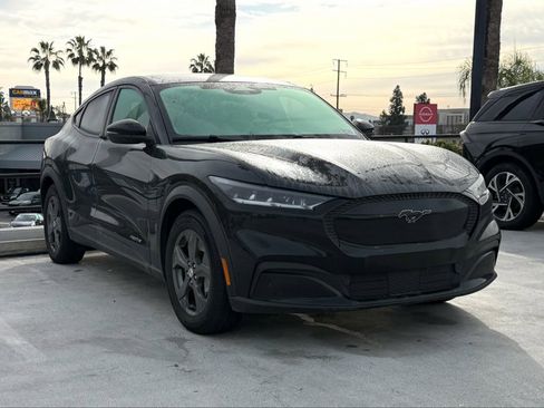 Used 2022 Ford Mustang Mach-E Select image 1