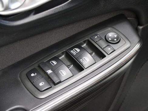 Used 2014 Jeep Cherokee Latitude w/ Cold Weather Group AWD/4WD image 10