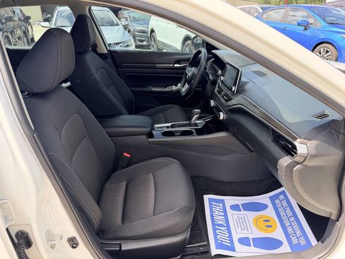 Used 2024 Nissan Altima 2.5 SV AWD/4WD image 16