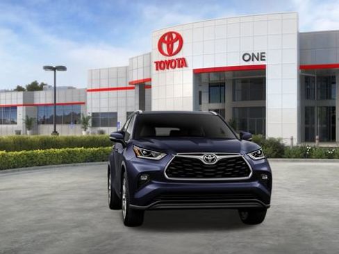 New 2026 Toyota Highlander Limited image 17