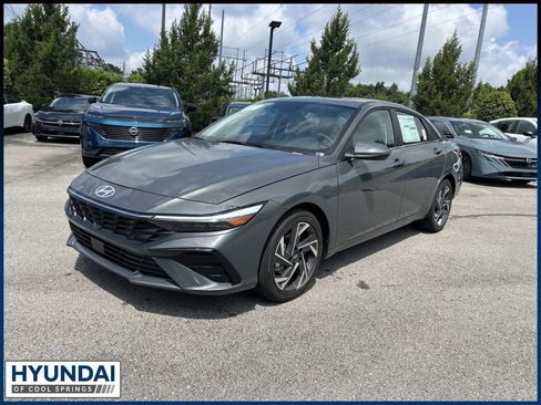 New 2026 Hyundai Elantra Limited FWD image 3