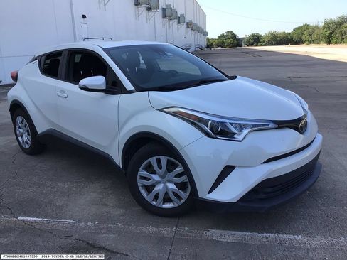 Used 2019 Toyota C-HR LE FWD image 4