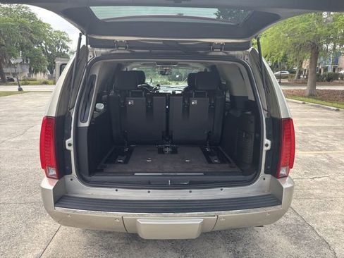 Used 2014 Cadillac Escalade Luxury image 8