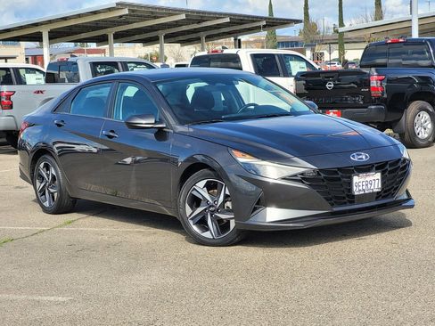Used 2023 Hyundai Elantra SEL w/ Convenience Package image 2