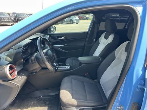 Used 2024 Chevrolet Trax RS w/ Driver Confidence Package FWD image 11