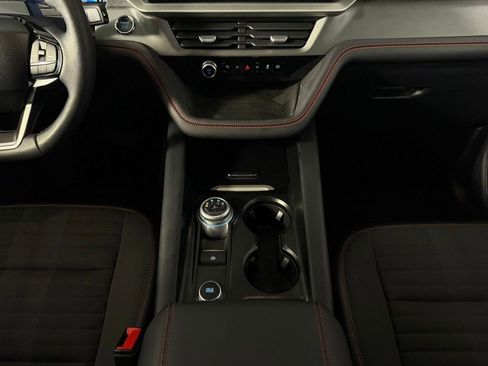 Used 2025 Ford Explorer ST-Line w/ ST-Line Street Pack image 16