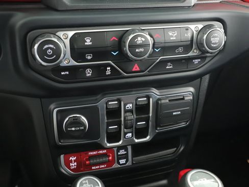 Used 2023 Jeep Gladiator Rubicon w/ Trailer Tow Package image 22