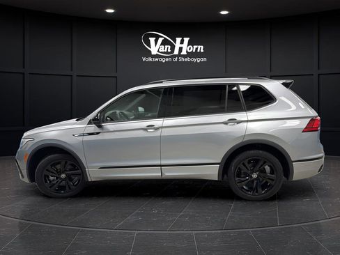 Used 2024 Volkswagen Tiguan SE R-Line AWD/4WD image 4