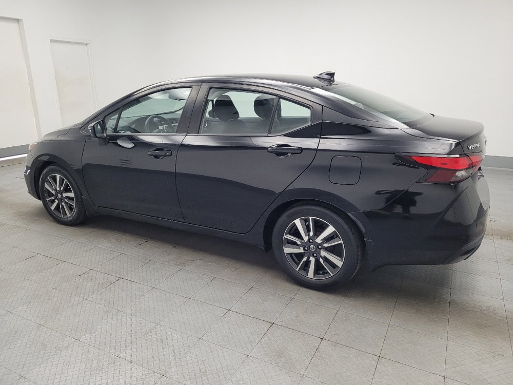 Used 2021 Nissan Versa SV FWD image 3