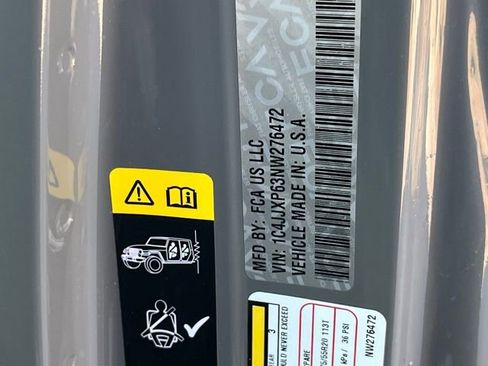 Used 2022 Jeep Wrangler Unlimited Sahara w/ Cold Weather Group image 38