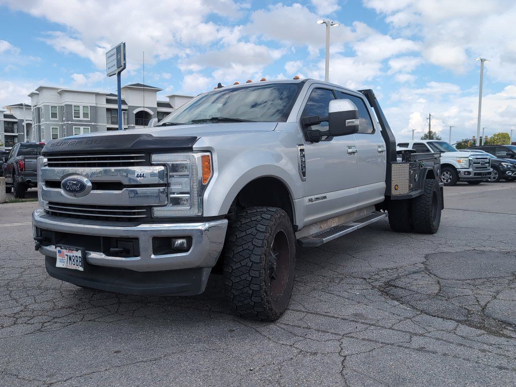 Used 2019 Ford F350 Lariat w/ Lariat Ultimate Package AWD/4WD image 4