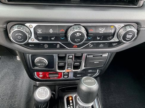 Used 2024 Jeep Gladiator Rubicon w/ Safety Group AWD/4WD image 33