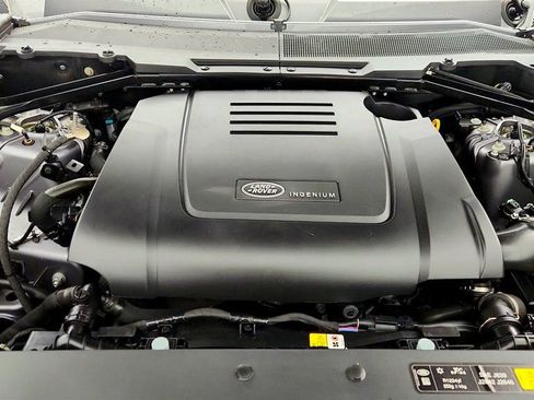 Used 2023 Land Rover Defender 110 S image 31