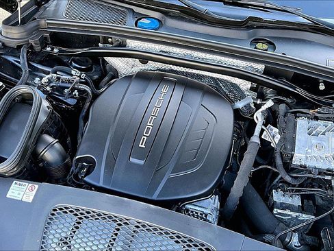 Used 2020 Porsche Macan image 32