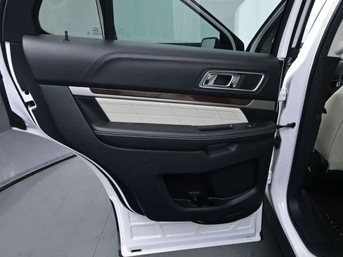 Used 2018 Ford Explorer Platinum AWD/4WD image 14