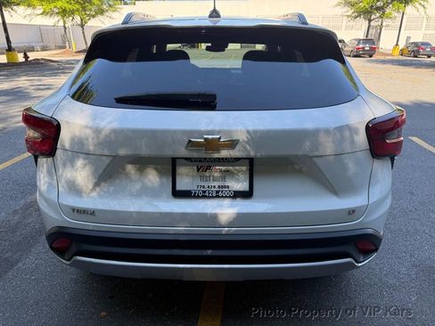 Used 2024 Chevrolet Trax LT FWD image 6