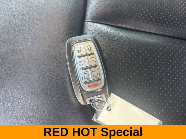 Used 2023 Chrysler Pacifica Touring-L FWD image 49