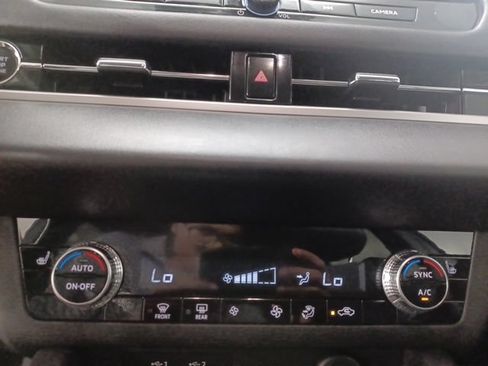 Used 2025 Mitsubishi Outlander SE FWD image 25