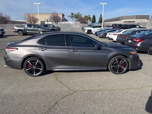 Used 2020 Toyota Camry XSE image 4