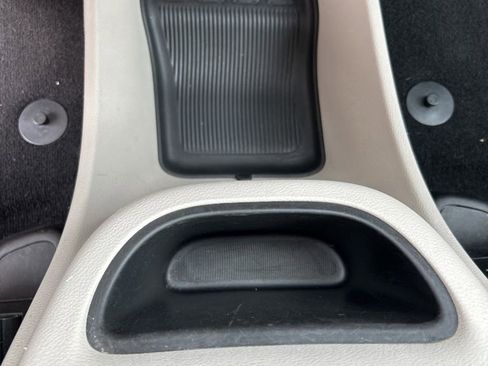 Used 2024 Chrysler Pacifica Touring-L image 44