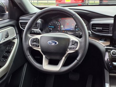 Used 2022 Ford Explorer Limited w/ Equipment Group 301A RWD image 9