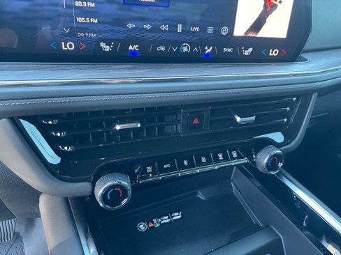 Used 2025 Chevrolet Suburban Z71 w/ Comfort Package image 23