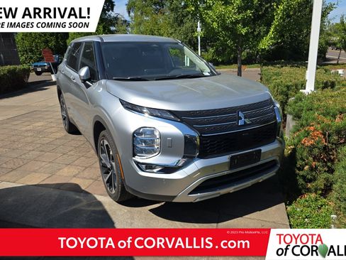 Used 2024 Mitsubishi Outlander SE AWD/4WD image 1