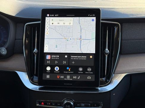 Certified 2025 Volvo XC90 B6 Plus image 15