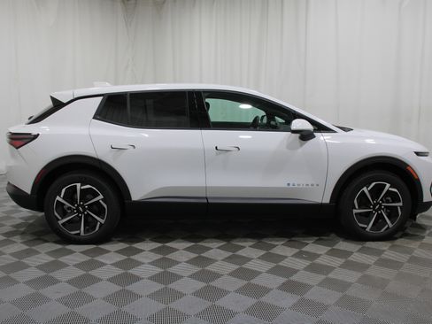 New 2026 Chevrolet Equinox EV LT image 29