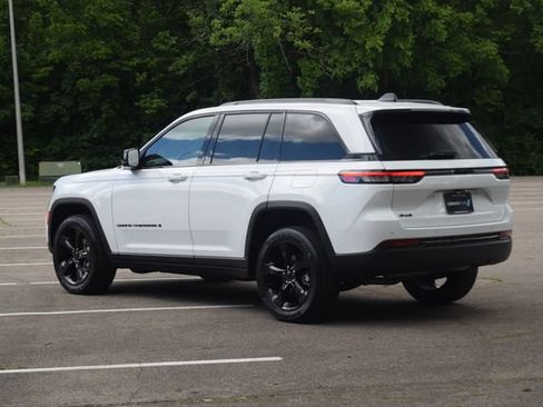 Used 2023 Jeep Grand Cherokee Altitude AWD/4WD image 23