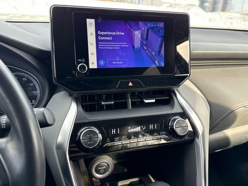 Used 2023 Toyota Venza LE image 19