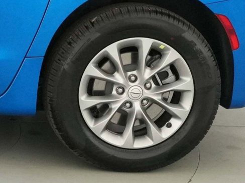 New 2026 Chrysler Pacifica Limited image 37