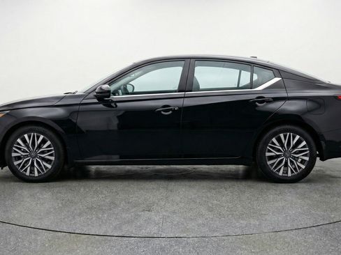 Used 2025 Nissan Altima 2.5 SV FWD image 5