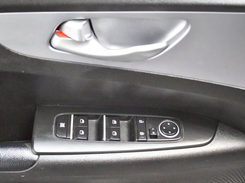 Used 2023 Kia Forte LXS image 29