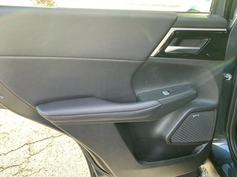 New 2025 Mitsubishi Outlander SE image 19