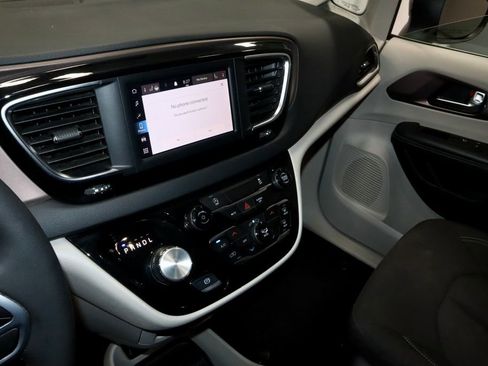 Used 2023 Chrysler Voyager LX FWD image 30