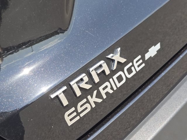 Used 2025 Chevrolet Trax LT FWD image 12