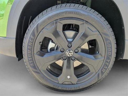 New 2026 Volkswagen Taos SEL AWD/4WD image 9
