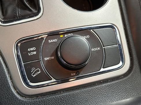 Used 2019 Jeep Grand Cherokee Limited AWD/4WD image 34