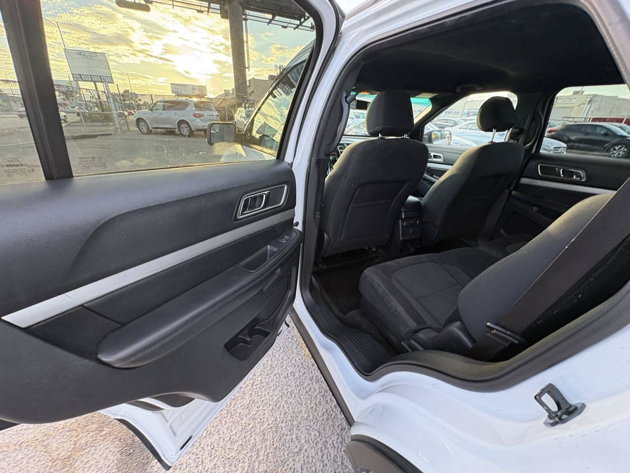Used 2016 Ford Explorer XLT w/ Equipment Group 201A FWD image 19