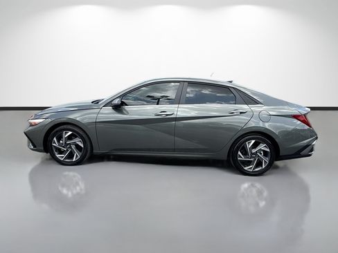 Used 2025 Hyundai Elantra Limited FWD image 6