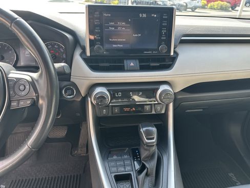 Used 2020 Toyota RAV4 XLE w/ Convenience Package AWD/4WD image 23